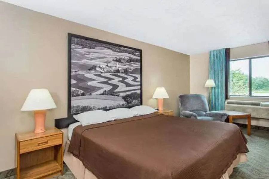 Dodgeville inn and suites hotel detail image 2
