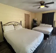 Queen Guest Room located at the Joplin Inn at the entrance to Mountain Harbor, just 2 1/2 miles from Lake Ouachita. by RedAwning hotel detail image 4