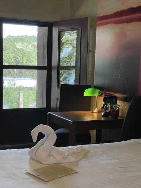 Mountain Harbor King Guest Room on Lake Ouachita by RedAwning hotel detail image 6